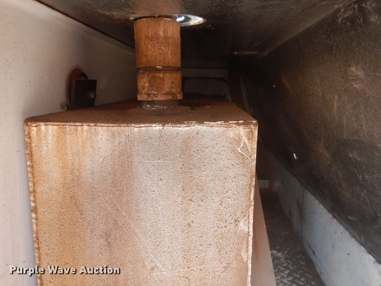 image for item HO9160 2004 GMC C4500  flatbed truck