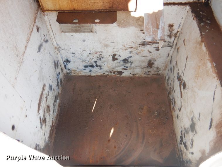 image for item HO9160 2004 GMC C4500  flatbed truck