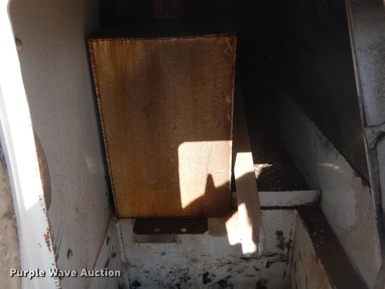 image for item HO9160 2004 GMC C4500  flatbed truck