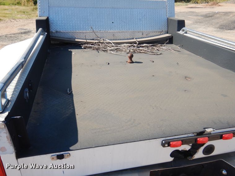 image for item HO9160 2004 GMC C4500  flatbed truck