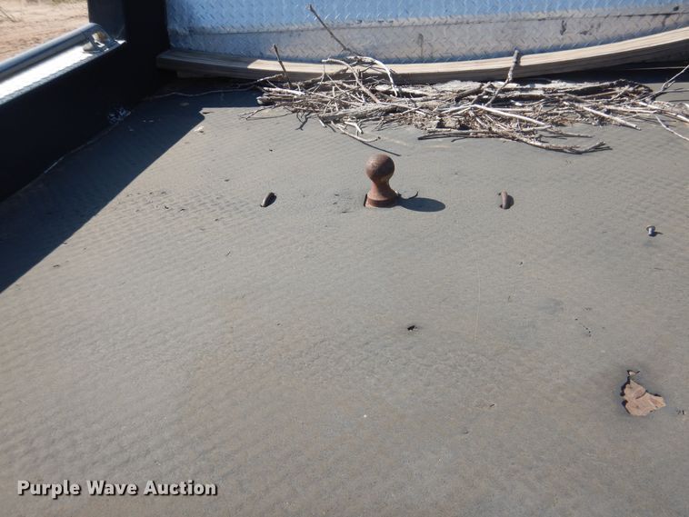 image for item HO9160 2004 GMC C4500  flatbed truck