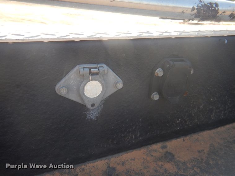 image for item HO9160 2004 GMC C4500  flatbed truck