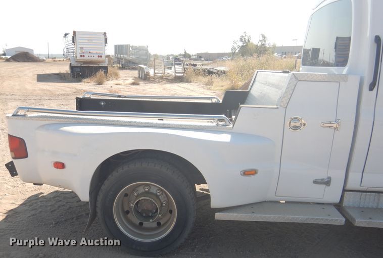 image for item HO9160 2004 GMC C4500  flatbed truck