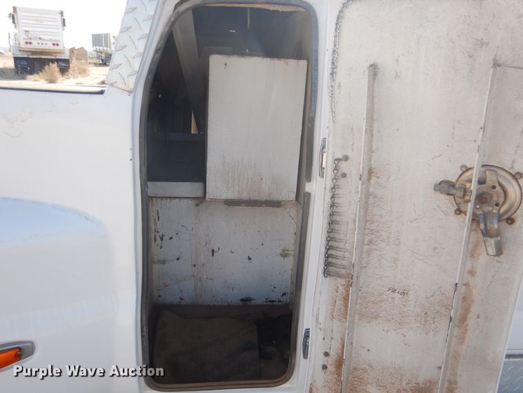 image for item HO9160 2004 GMC C4500  flatbed truck