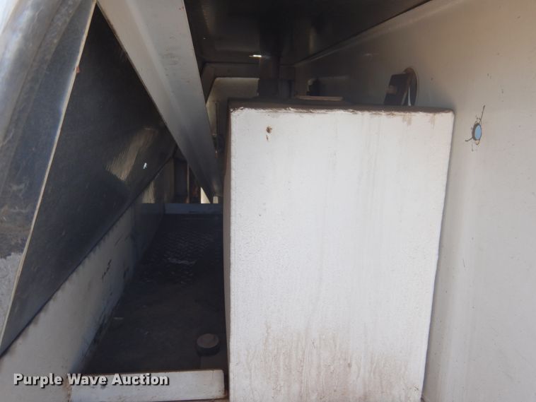 image for item HO9160 2004 GMC C4500  flatbed truck