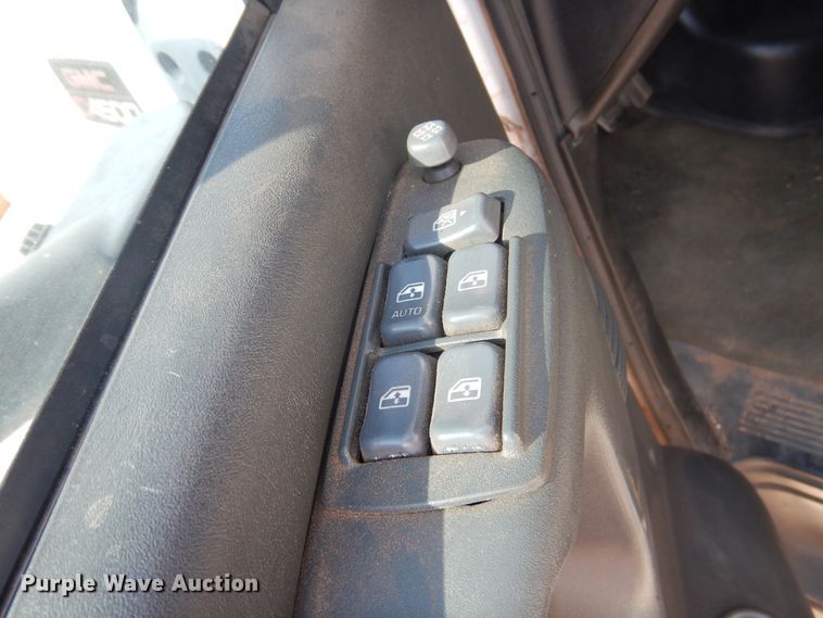 image for item HO9160 2004 GMC C4500  flatbed truck