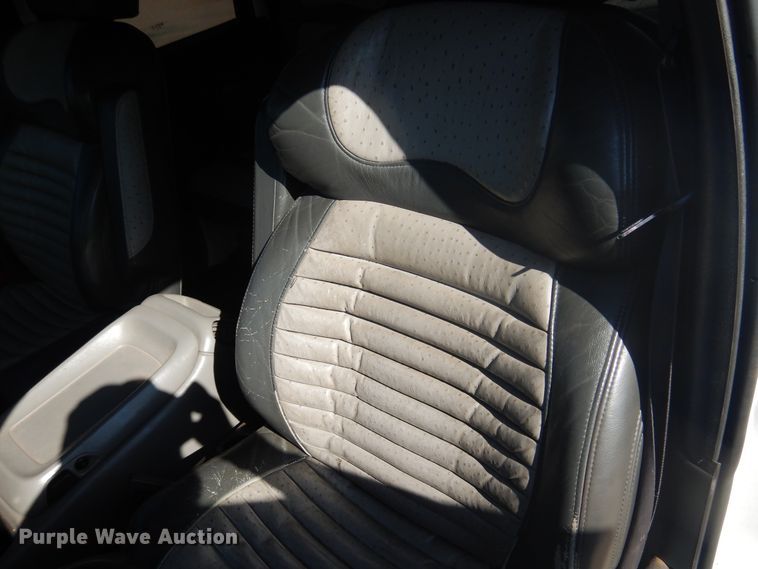 image for item HO9160 2004 GMC C4500  flatbed truck