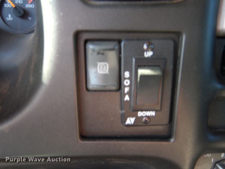 image for item HO9160 2004 GMC C4500  flatbed truck