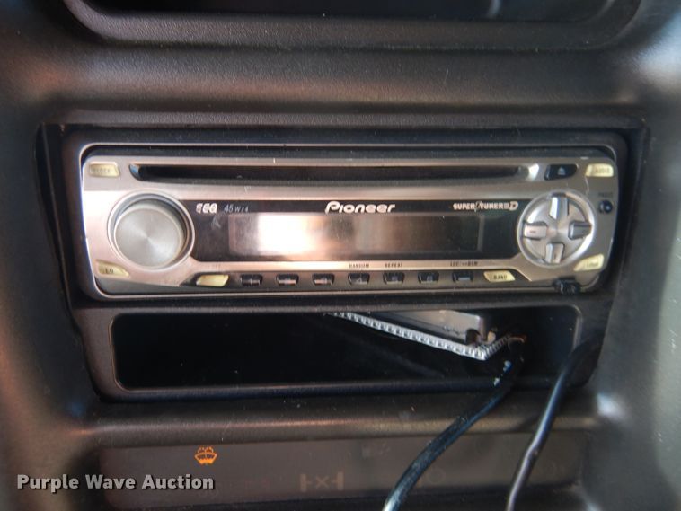 image for item HO9160 2004 GMC C4500  flatbed truck