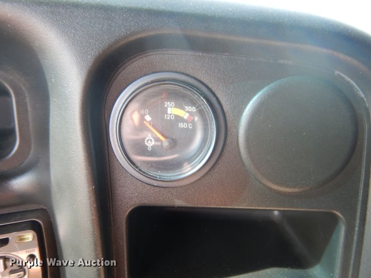 image for item HO9160 2004 GMC C4500  flatbed truck