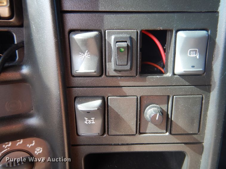 image for item HO9160 2004 GMC C4500  flatbed truck