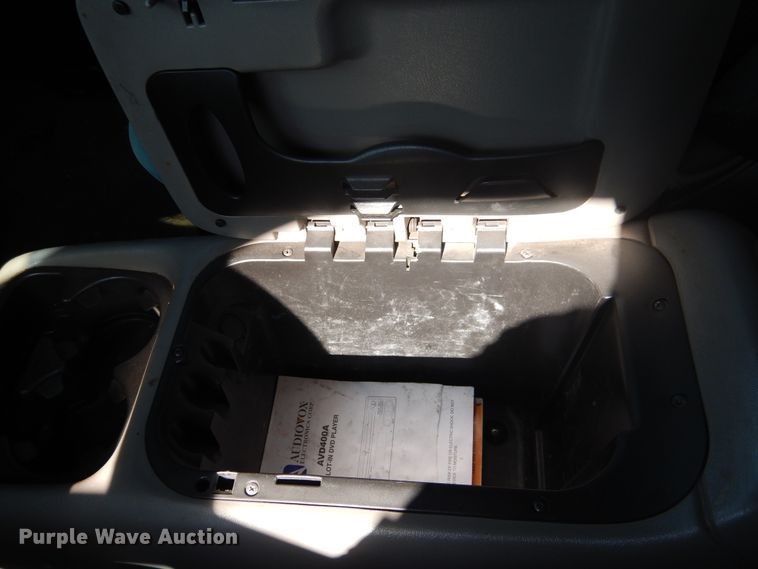 image for item HO9160 2004 GMC C4500  flatbed truck