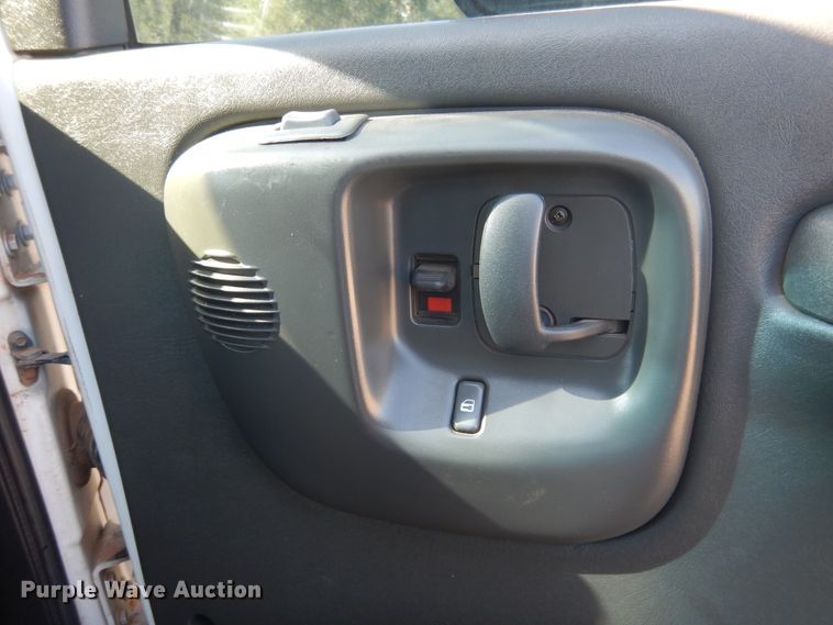 image for item HO9160 2004 GMC C4500  flatbed truck