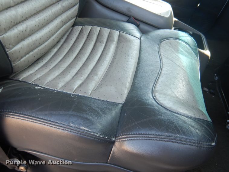 image for item HO9160 2004 GMC C4500  flatbed truck