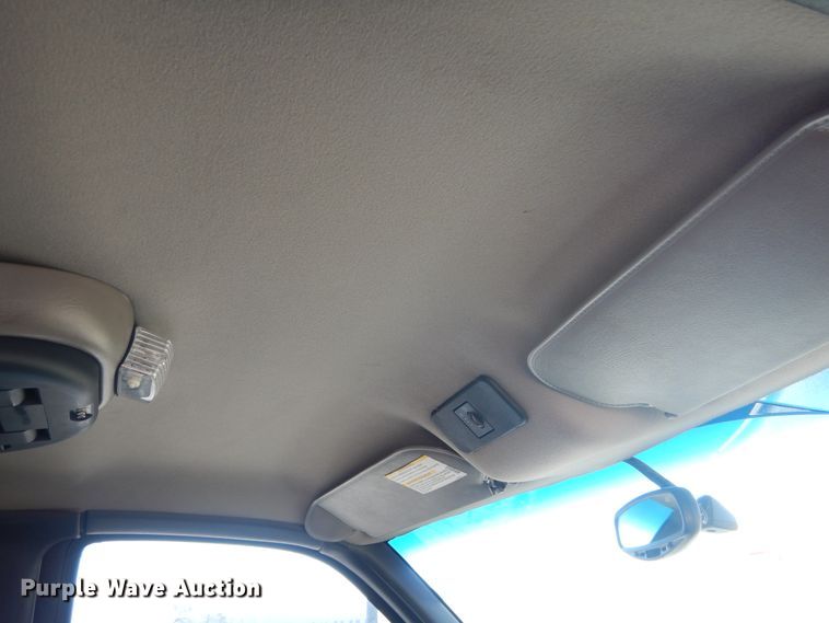 image for item HO9160 2004 GMC C4500  flatbed truck