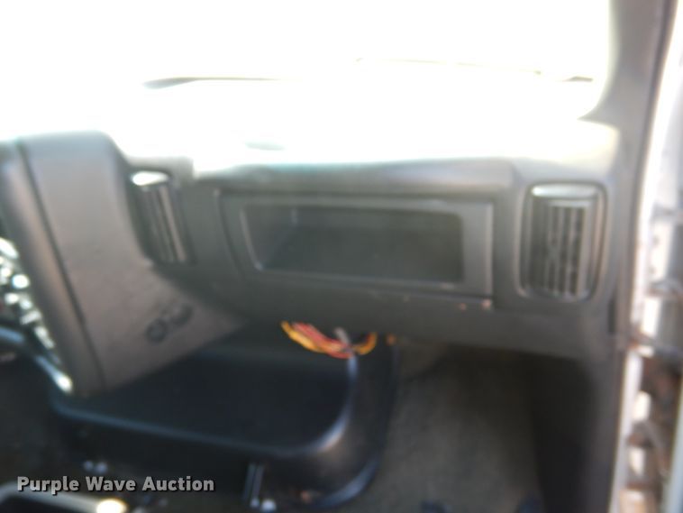 image for item HO9160 2004 GMC C4500  flatbed truck