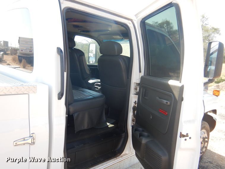 image for item HO9160 2004 GMC C4500  flatbed truck