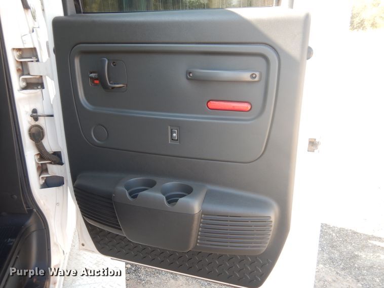 image for item HO9160 2004 GMC C4500  flatbed truck