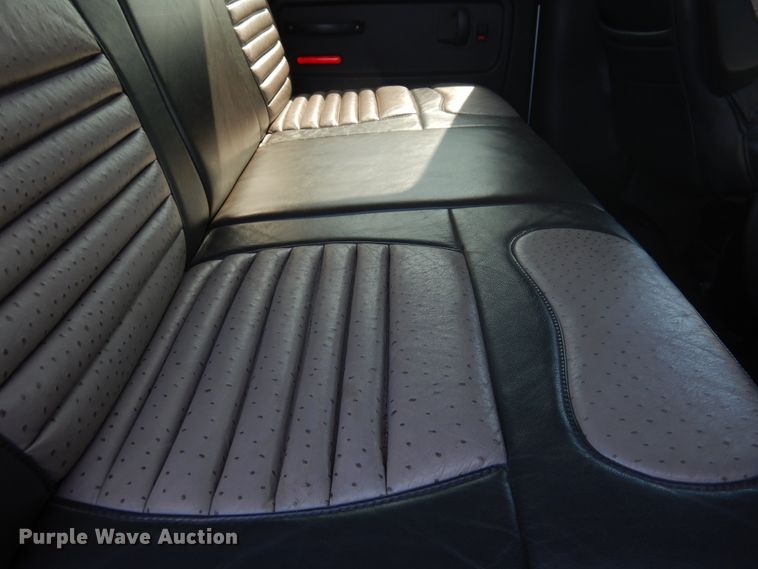 image for item HO9160 2004 GMC C4500  flatbed truck