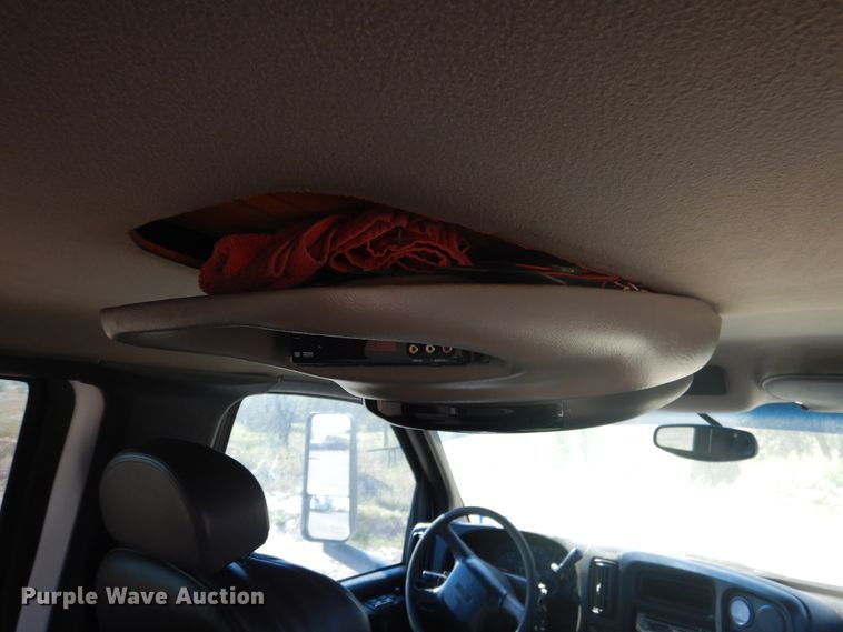 image for item HO9160 2004 GMC C4500  flatbed truck