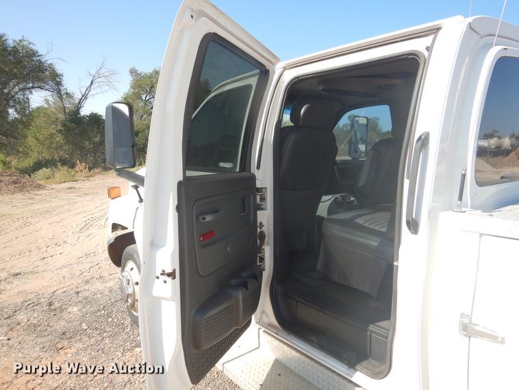 image for item HO9160 2004 GMC C4500  flatbed truck