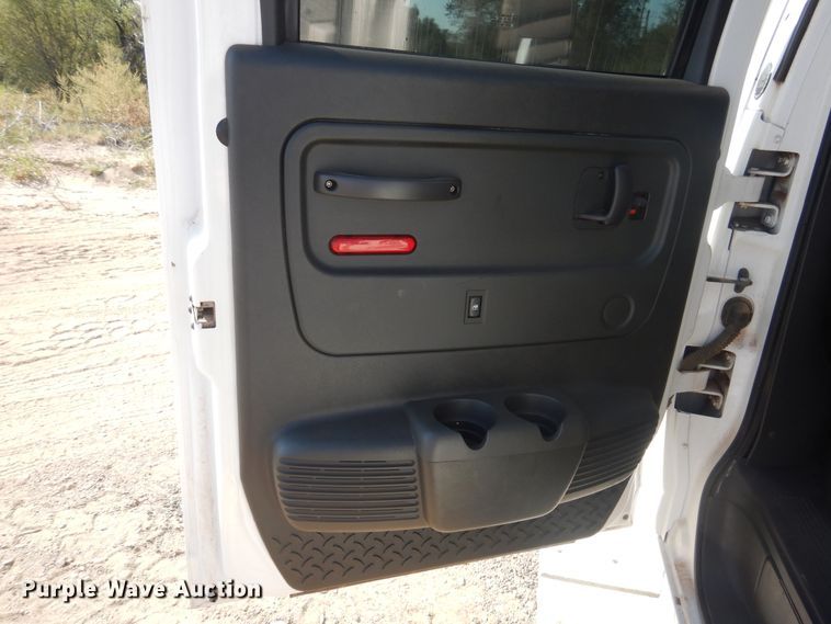 image for item HO9160 2004 GMC C4500  flatbed truck