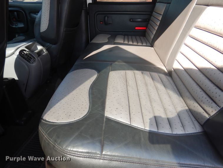 image for item HO9160 2004 GMC C4500  flatbed truck