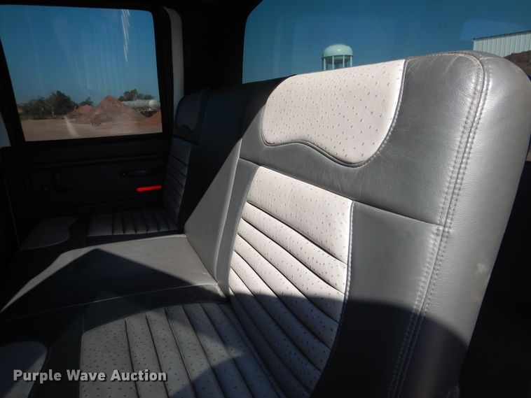 image for item HO9160 2004 GMC C4500  flatbed truck