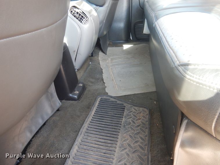 image for item HO9160 2004 GMC C4500  flatbed truck