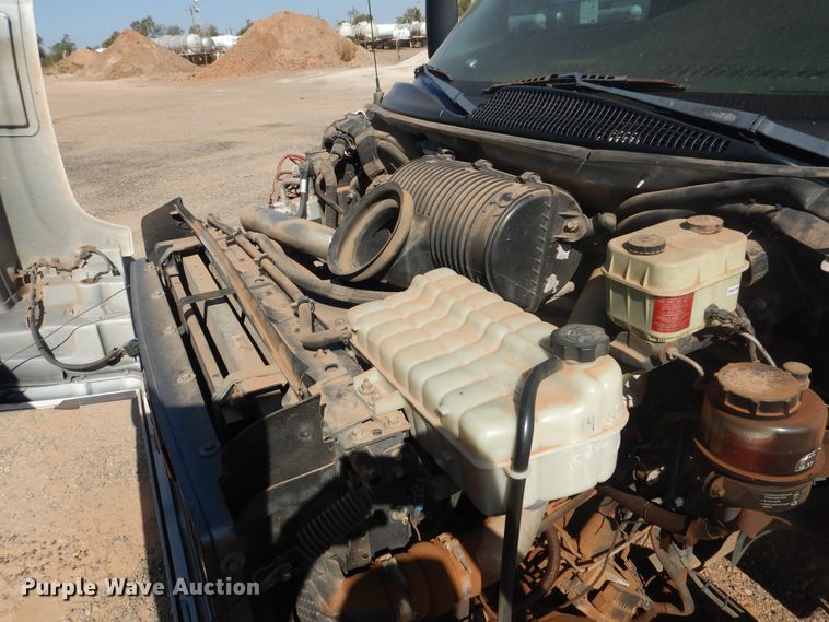 image for item HO9160 2004 GMC C4500  flatbed truck