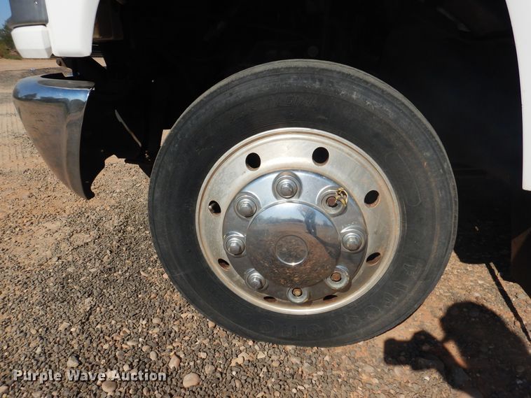 image for item HO9160 2004 GMC C4500  flatbed truck