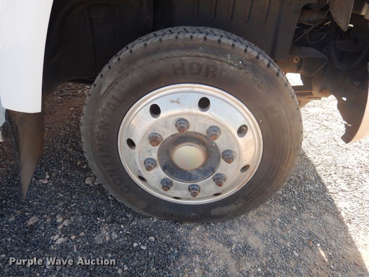 image for item HO9160 2004 GMC C4500  flatbed truck