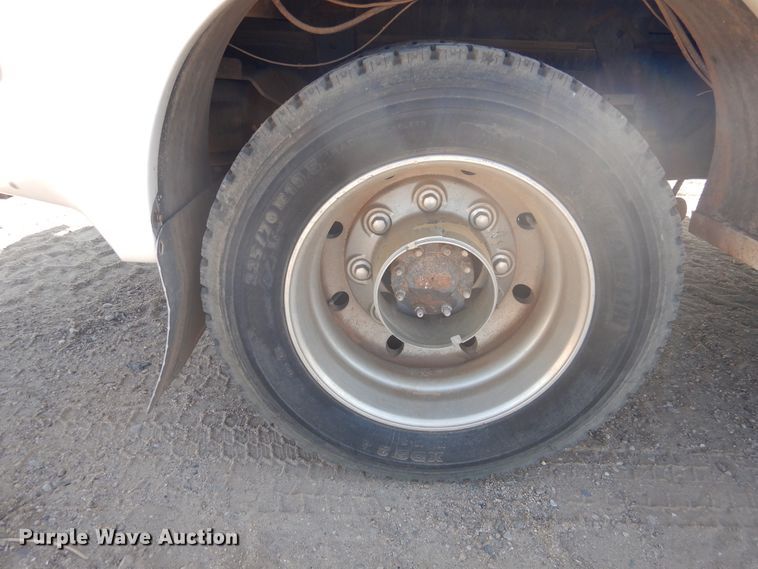 image for item HO9160 2004 GMC C4500  flatbed truck