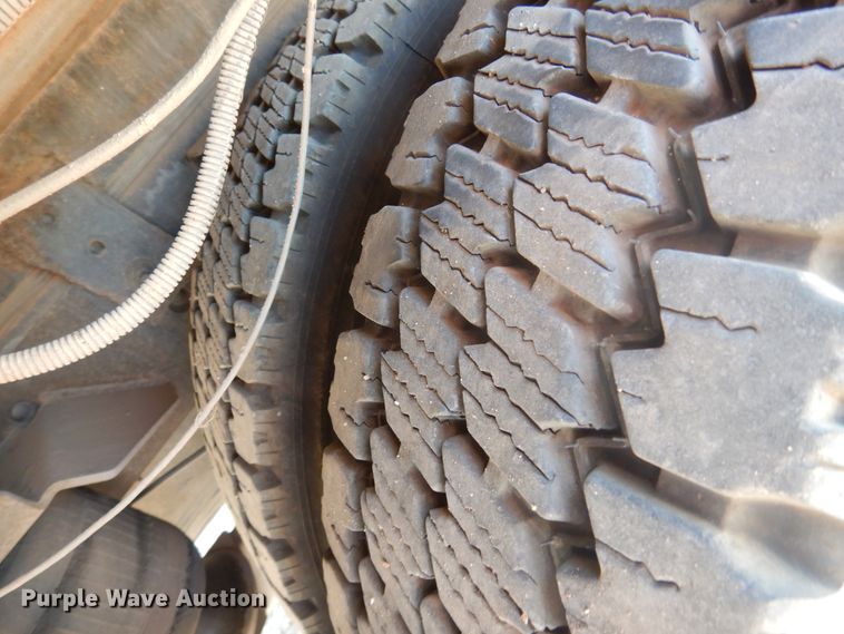 image for item HO9160 2004 GMC C4500  flatbed truck