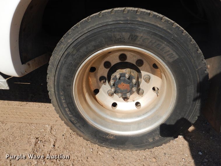 image for item HO9160 2004 GMC C4500  flatbed truck