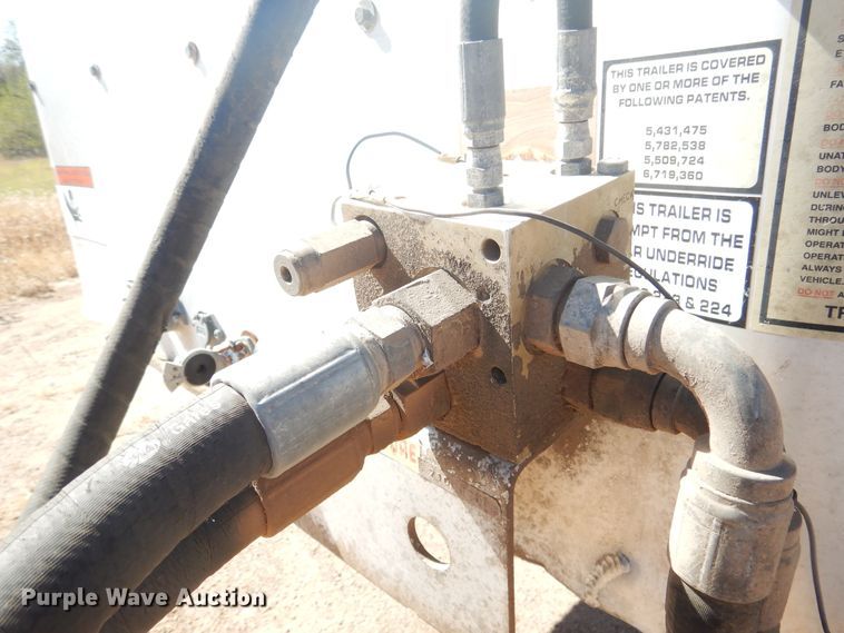 image for item HO9197 2006 Travis Body walking floor trailer