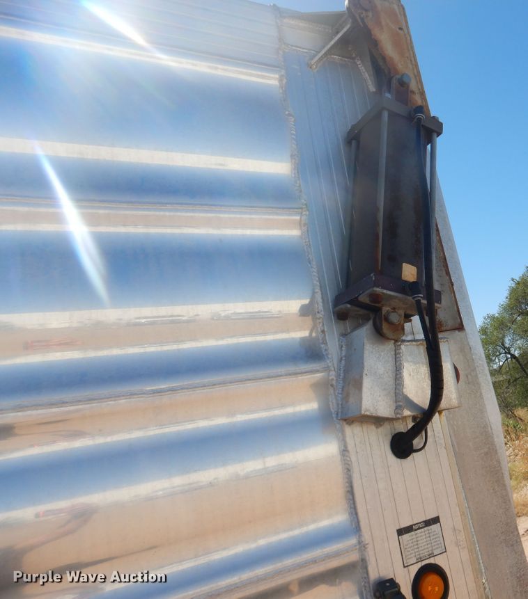 image for item HO9197 2006 Travis Body walking floor trailer