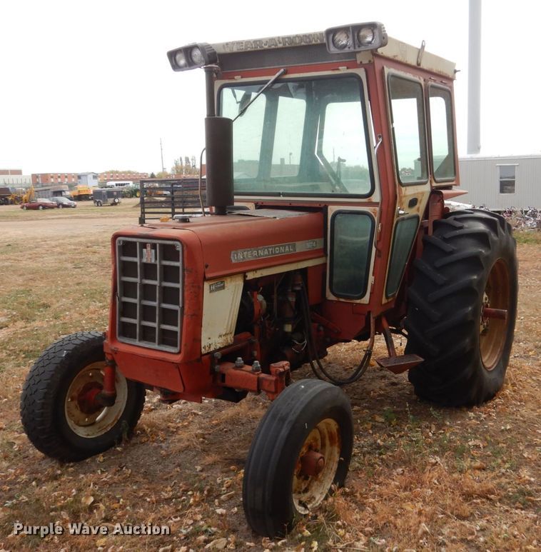 image for item HS9375 1977 International 674  tractor