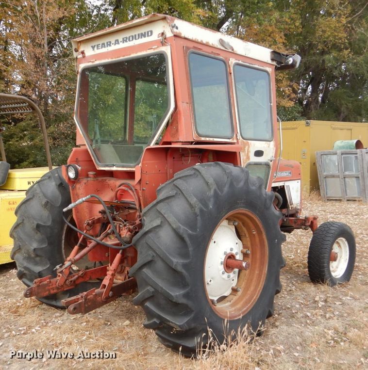 image for item HS9375 1977 International 674  tractor