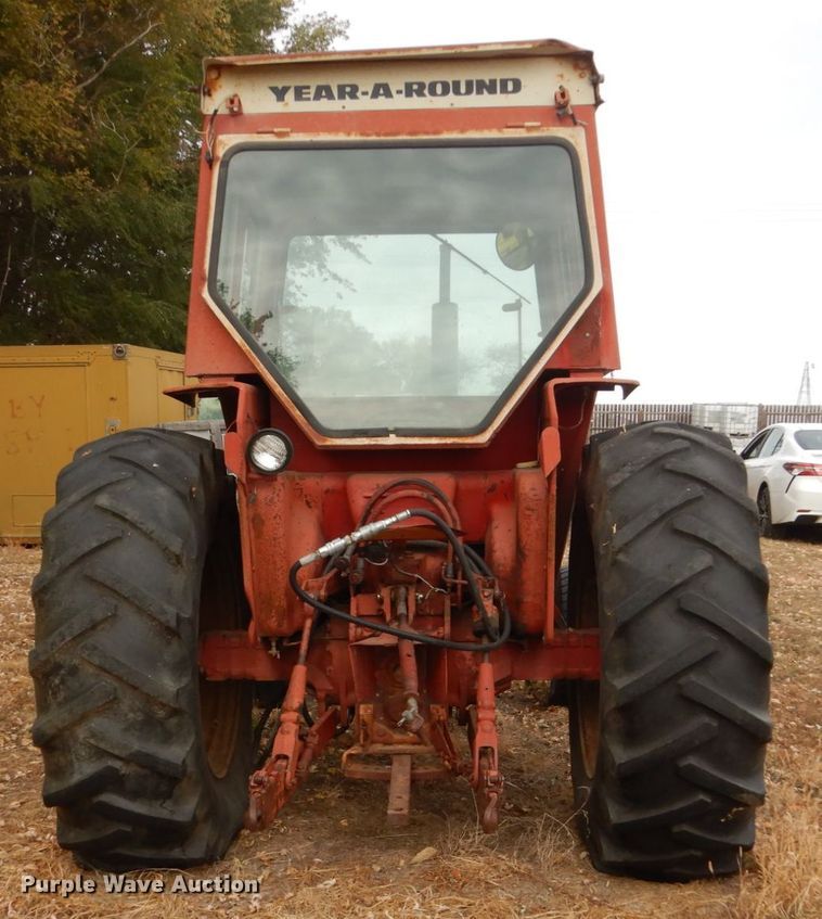 image for item HS9375 1977 International 674  tractor