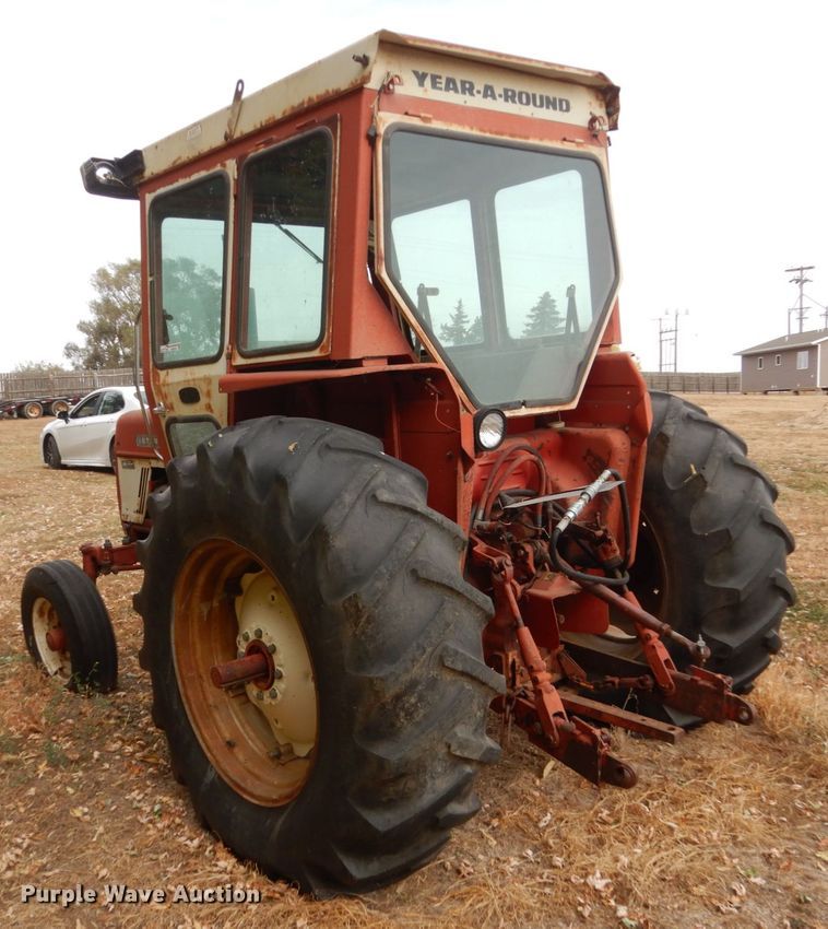 image for item HS9375 1977 International 674  tractor