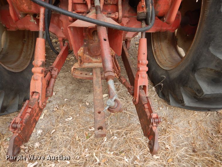 image for item HS9375 1977 International 674  tractor