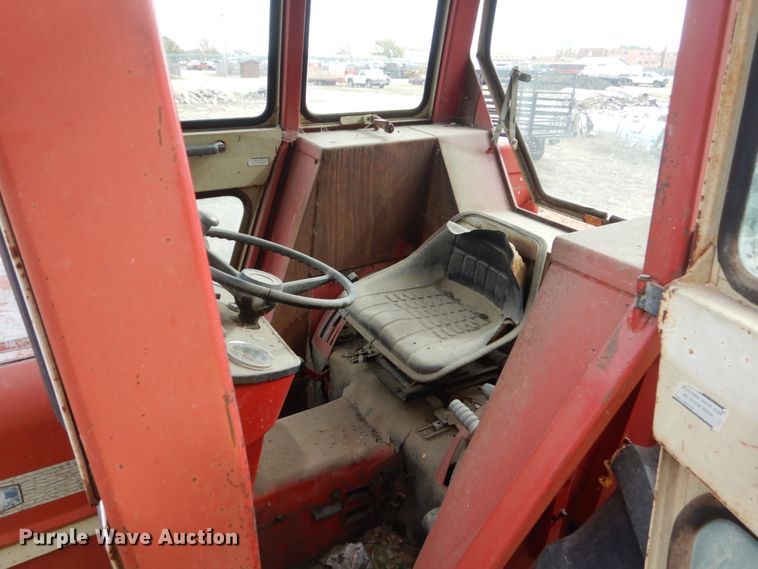 image for item HS9375 1977 International 674  tractor