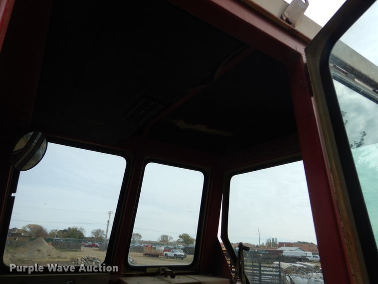 image for item HS9375 1977 International 674  tractor