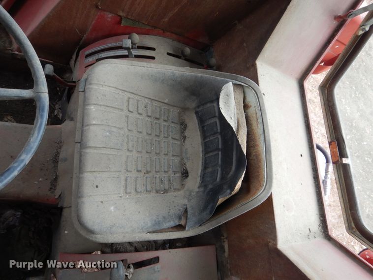 image for item HS9375 1977 International 674  tractor