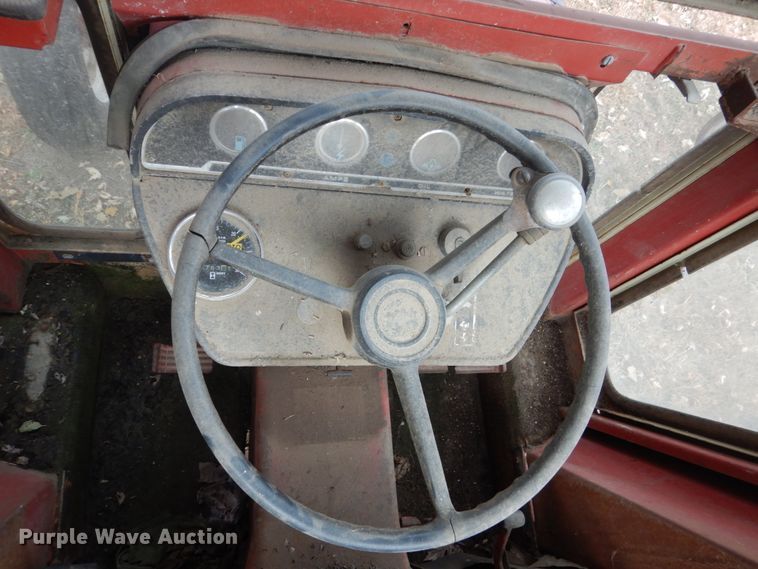 image for item HS9375 1977 International 674  tractor