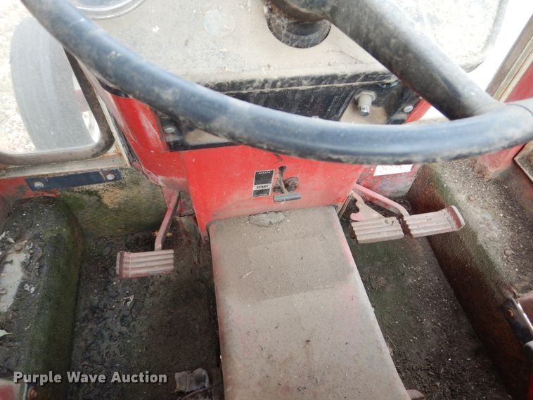 image for item HS9375 1977 International 674  tractor