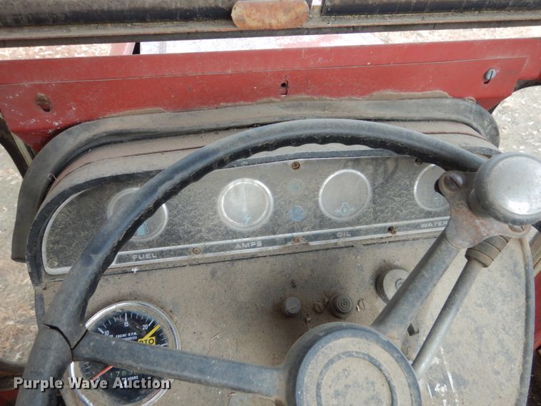 image for item HS9375 1977 International 674  tractor