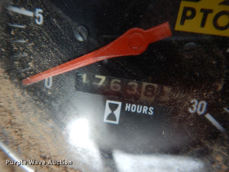 image for item HS9375 1977 International 674  tractor