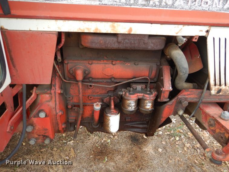 image for item HS9375 1977 International 674  tractor